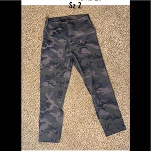 ZYIA Forest Camo Luxe Hi-Rise Capri 20” Sz 2 NEW
